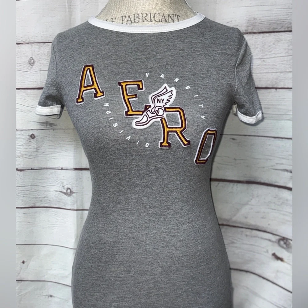 Aeropostale Gray Short Sleeve Tee with White Trim - Picture 1 of 3